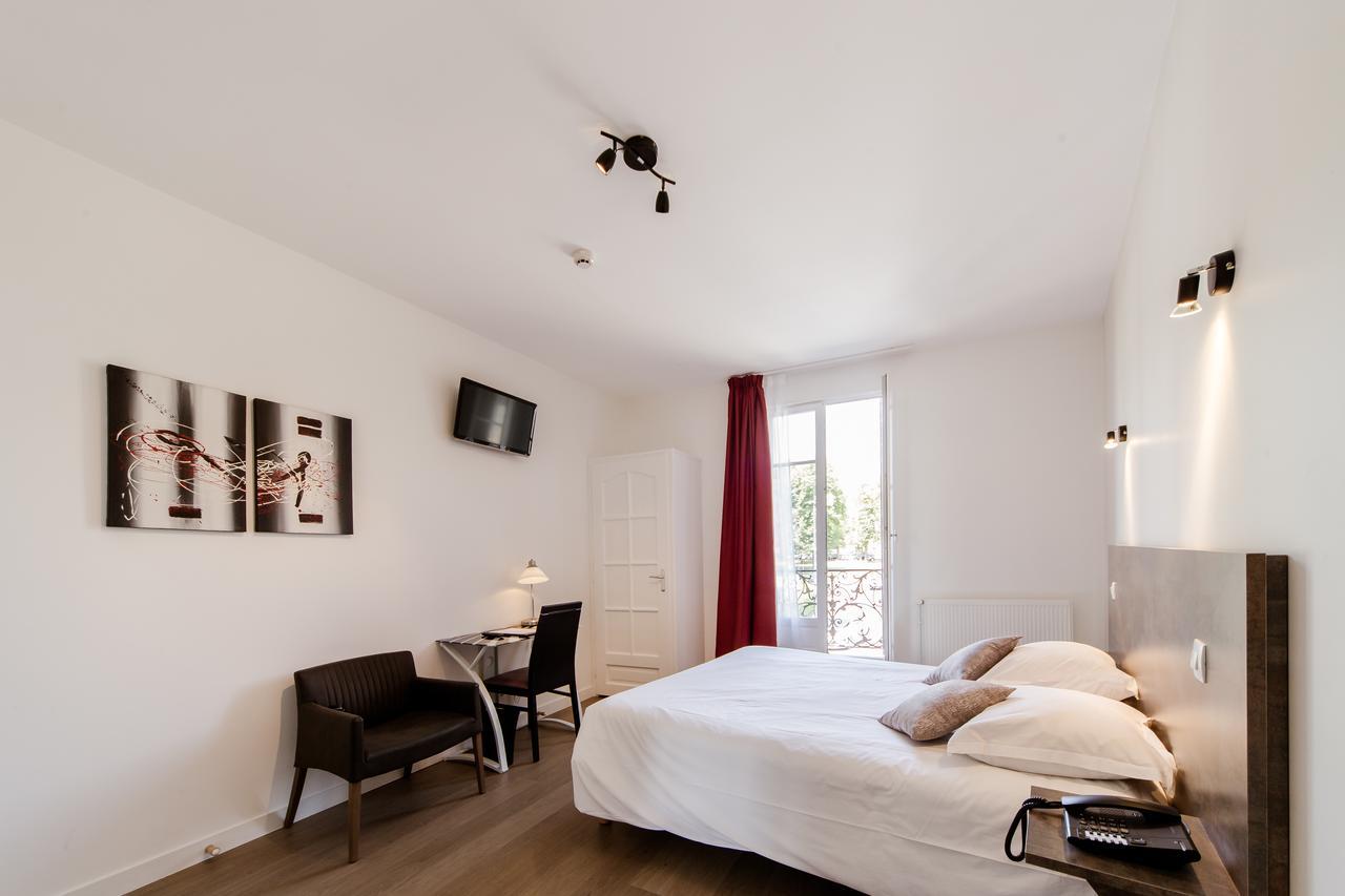 Logis Hotel - Le Petit Bellon Senlis  Εξωτερικό φωτογραφία