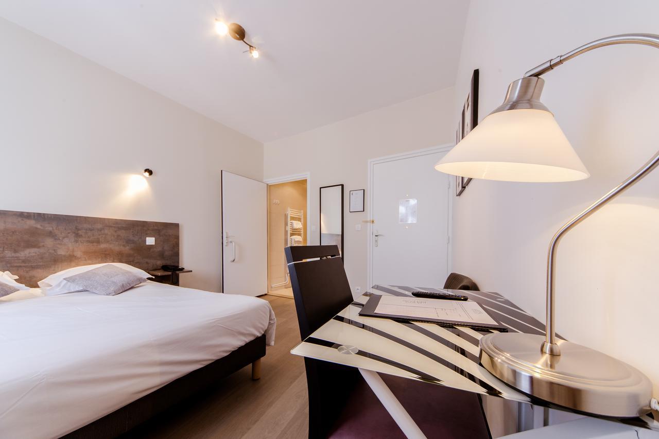 Logis Hotel - Le Petit Bellon Senlis  Εξωτερικό φωτογραφία