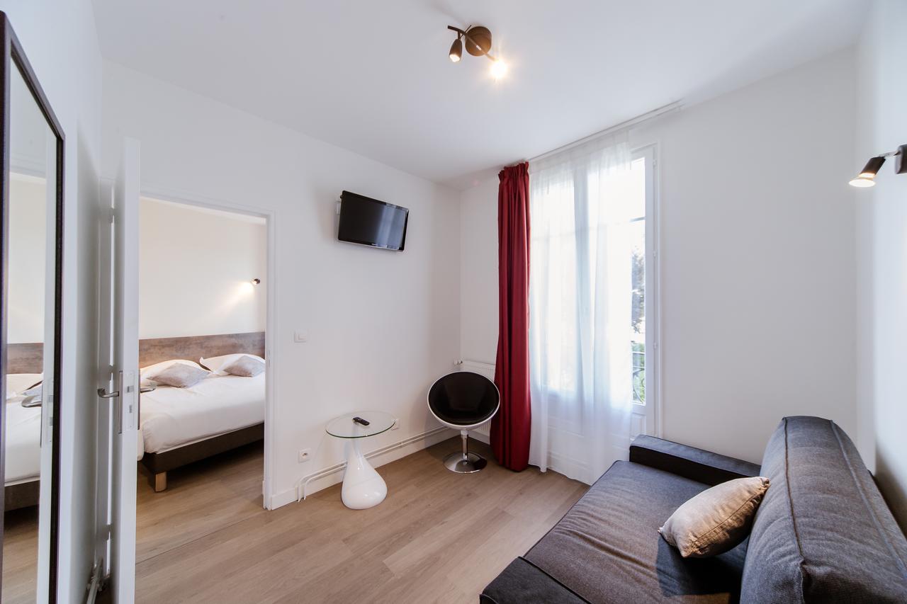 Logis Hotel - Le Petit Bellon Senlis  Εξωτερικό φωτογραφία