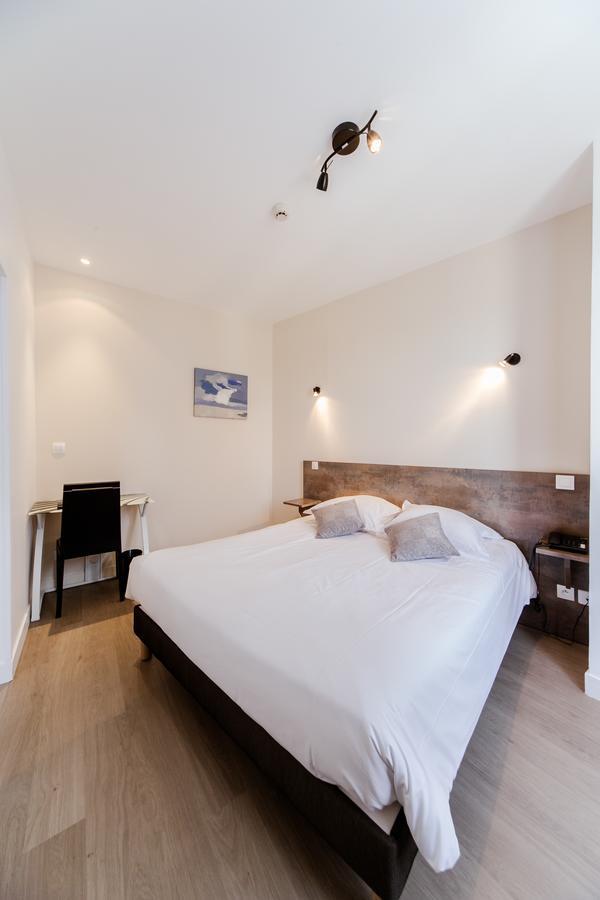 Logis Hotel - Le Petit Bellon Senlis  Εξωτερικό φωτογραφία