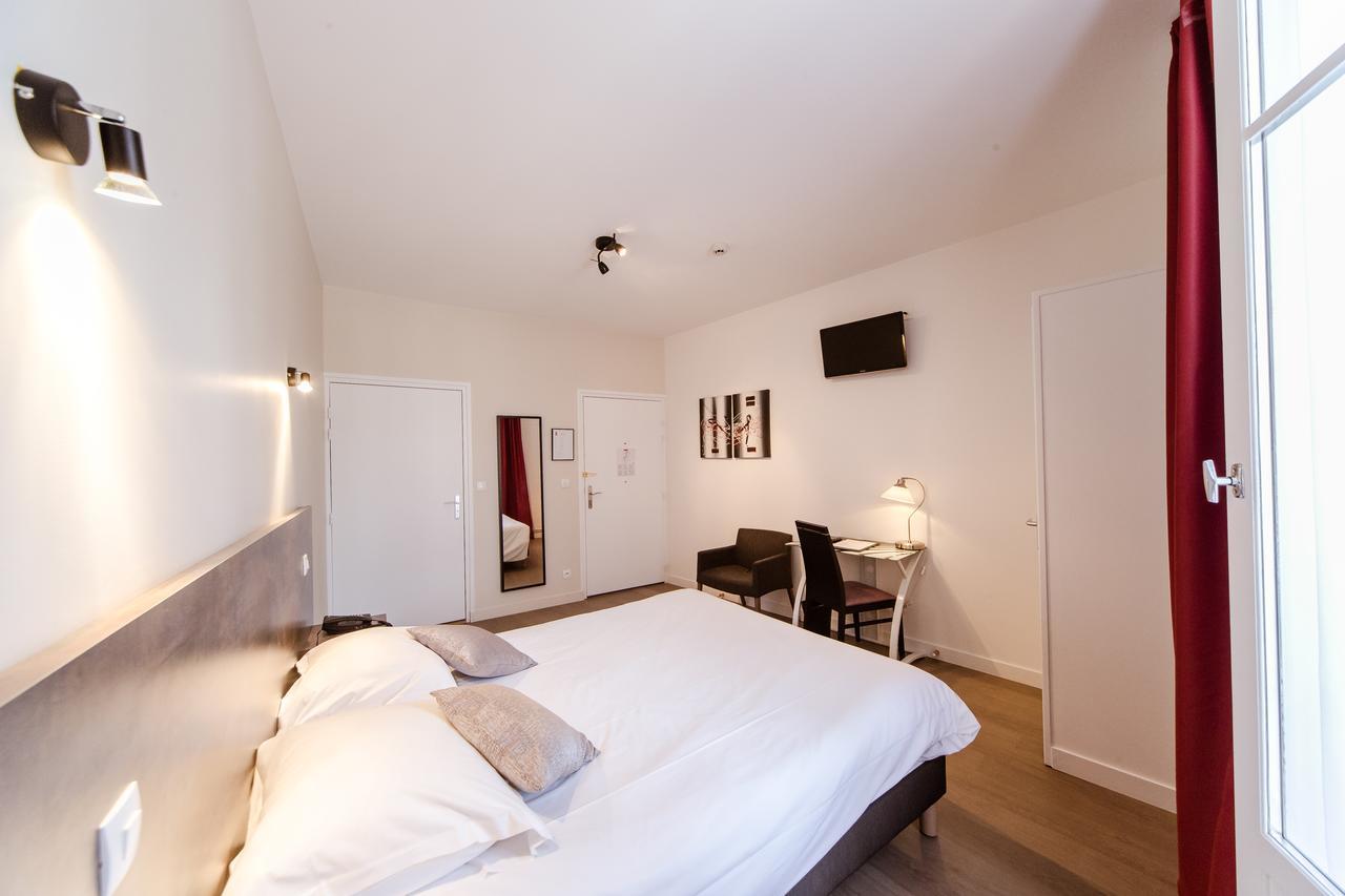 Logis Hotel - Le Petit Bellon Senlis  Εξωτερικό φωτογραφία