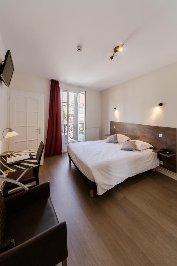 Logis Hotel - Le Petit Bellon Senlis  Εξωτερικό φωτογραφία