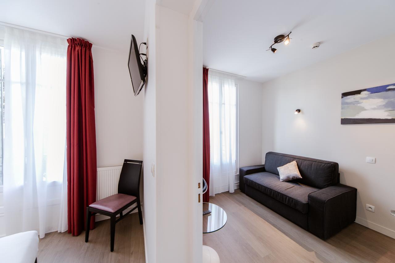 Logis Hotel - Le Petit Bellon Senlis  Εξωτερικό φωτογραφία
