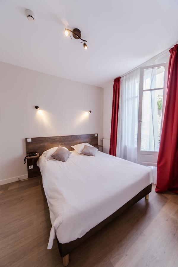 Logis Hotel - Le Petit Bellon Senlis  Εξωτερικό φωτογραφία