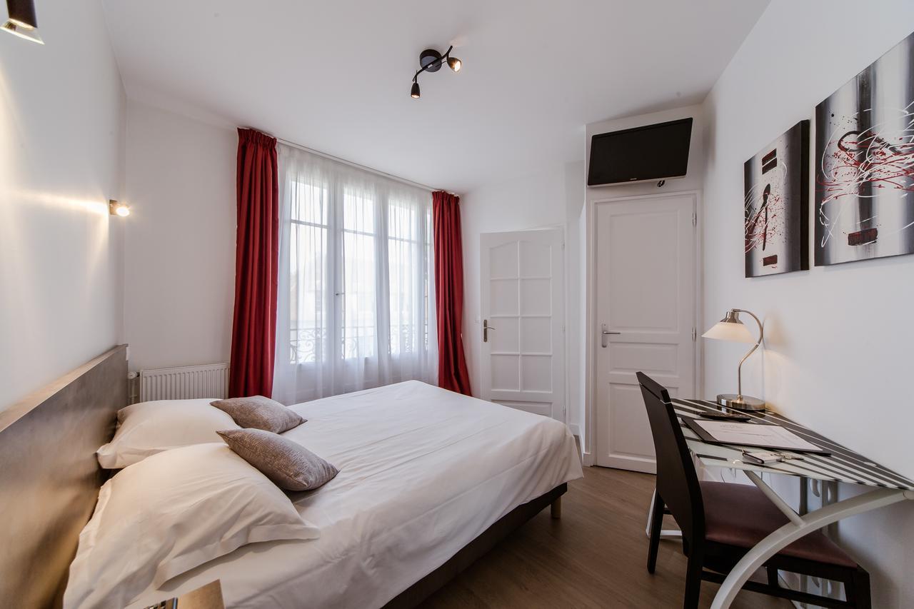Logis Hotel - Le Petit Bellon Senlis  Εξωτερικό φωτογραφία