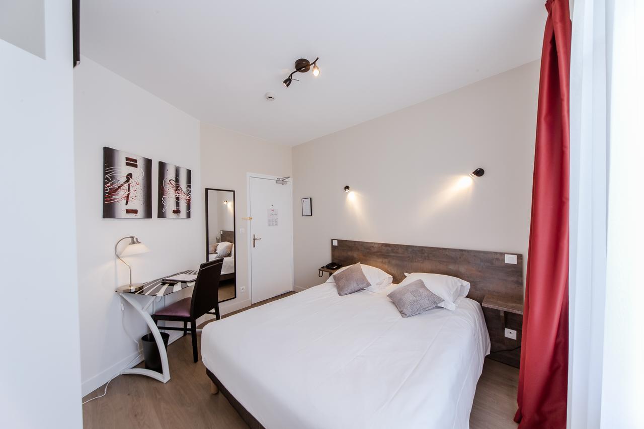 Logis Hotel - Le Petit Bellon Senlis  Εξωτερικό φωτογραφία