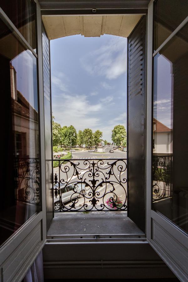 Logis Hotel - Le Petit Bellon Senlis  Εξωτερικό φωτογραφία