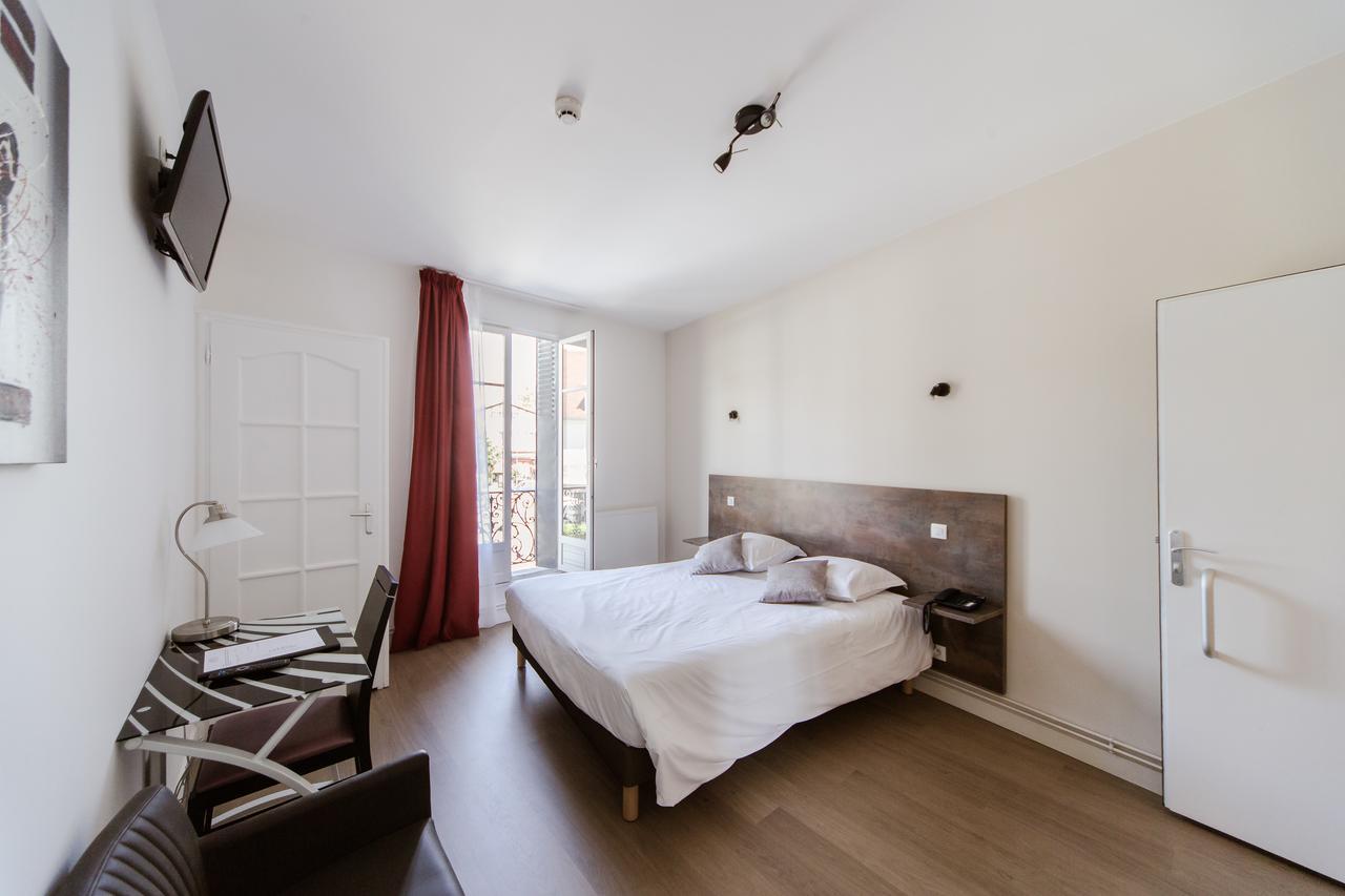 Logis Hotel - Le Petit Bellon Senlis  Εξωτερικό φωτογραφία